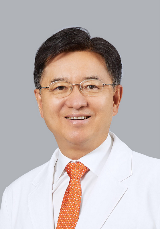 윤호주 의무부총장 겸 의료원장